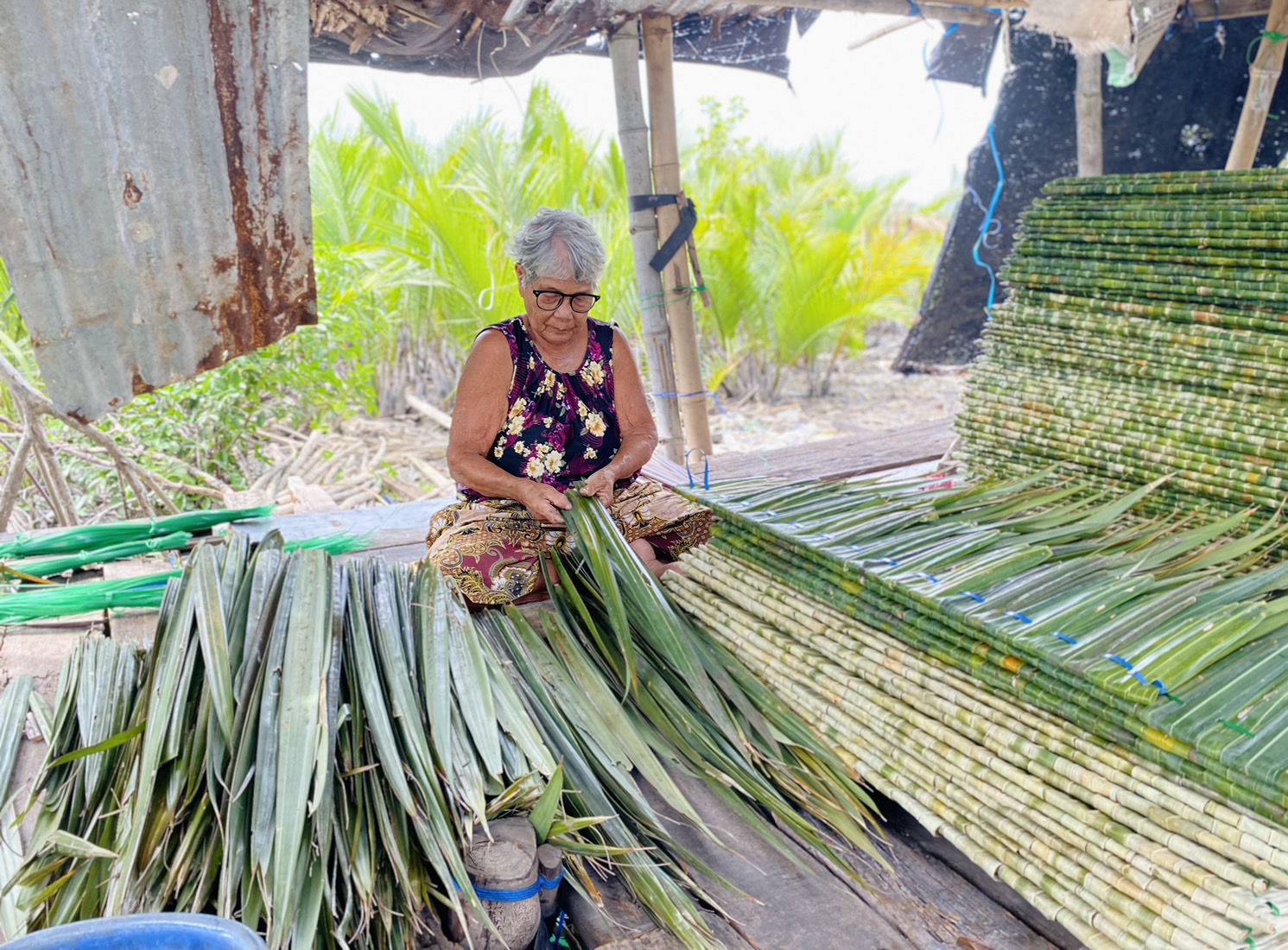 ภูมิปัญญาท้องถิ่น ด้านการเย็บตับจากของชาวบ้านในตำบลท่าข้าม